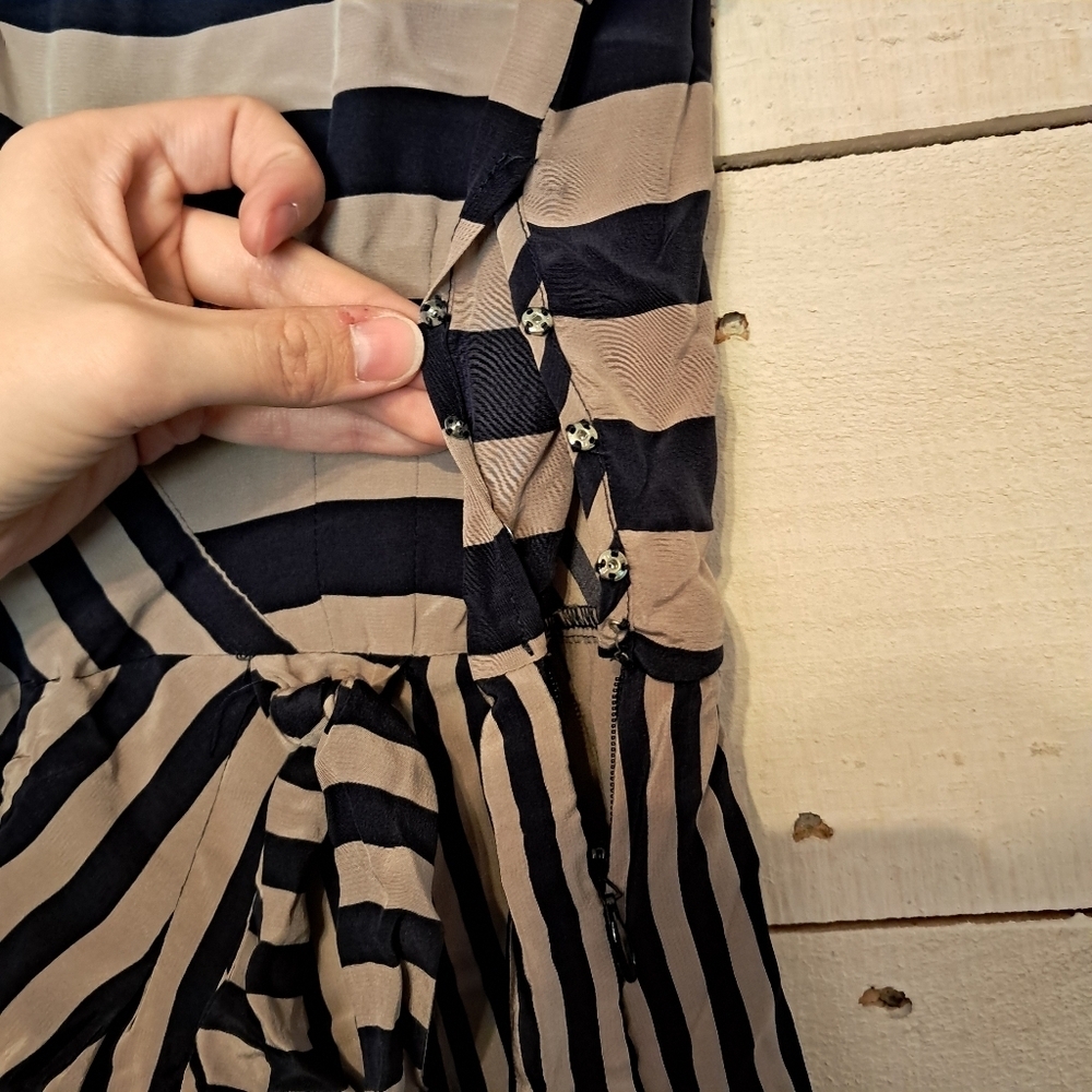 BCBGMAXAZRIA Giovanna Tan And Navy Stripped Silk Dress Size Medium NWT - Picture 7 of 9